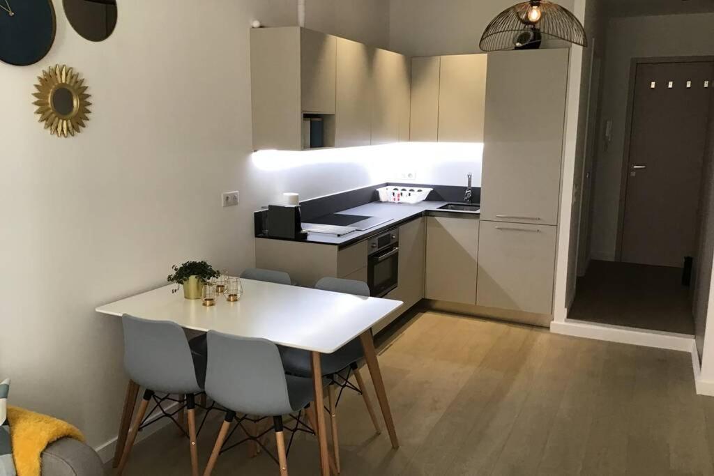 Appartement 2 Chambres Refait A Neuf, Climatise, A 2 Min De La Mer 尼斯 外观 照片
