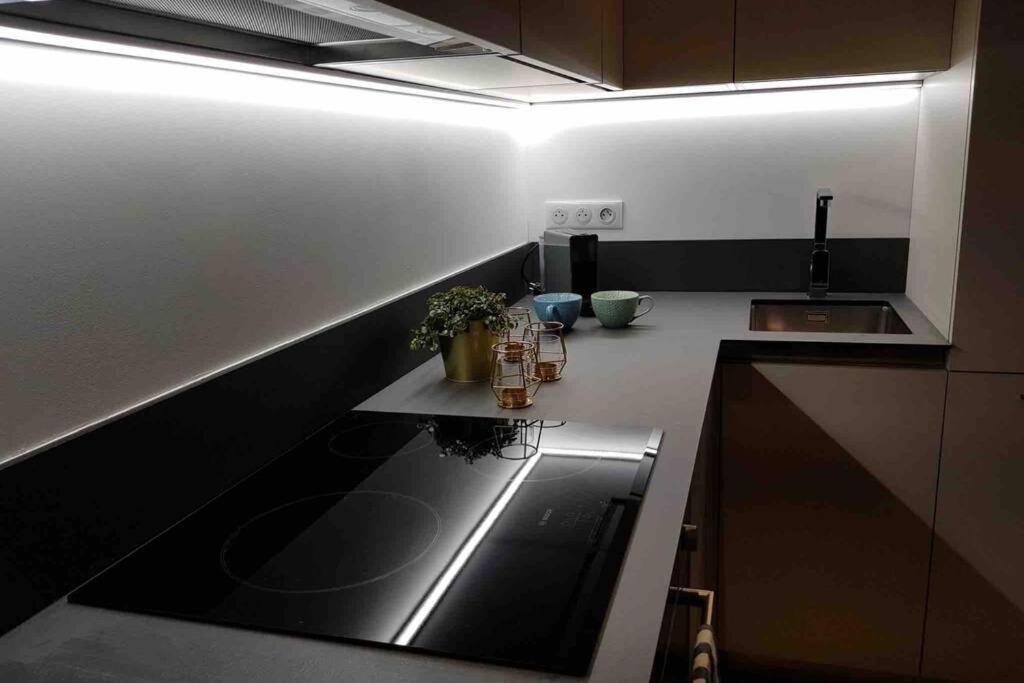 Appartement 2 Chambres Refait A Neuf, Climatise, A 2 Min De La Mer 尼斯 外观 照片