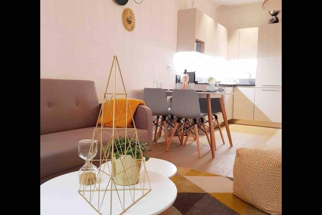 Appartement 2 Chambres Refait A Neuf, Climatise, A 2 Min De La Mer 尼斯 外观 照片